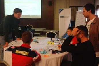 Misija OEBS-a u CG okupila mlade sportiste: Razgovarali o angažovanju u borbi protiv nasilne radikalizacije Misija OEBS-a u CG okupila mlade sportiste: Razgovarali o angažovanju u borbi protiv nasilne radikalizacije