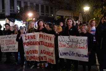 Beograd: Održan skup solidarnosti sa ženama Irana, upozoreno da i u Srbiji jačaju klerikalne strukture Beograd: Održan skup solidarnosti sa ženama Irana, upozoreno da i u Srbiji jačaju klerikalne strukture