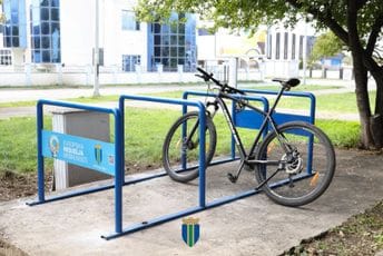Opština Bar postavila nove parkinge za bicikla: Cilj popularizovati biciklizam kao poželjan vid prevoza Opština Bar postavila nove parkinge za bicikla: Cilj popularizovati biciklizam kao poželjan vid prevoza