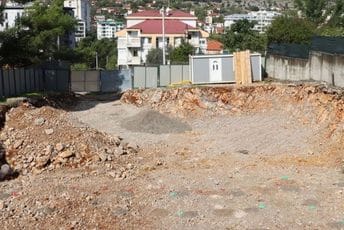 Popucali zidovi, krovovi, stepeništa Popucali zidovi, krovovi, stepeništa