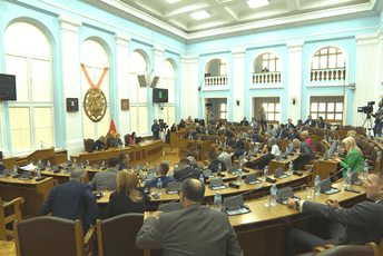 Popović: Poslanici SNS-a utiču na izbore u Budvi; Adžić: Ne možemo zabraniti boravak na osnovu nečijih simpatija Popović: Poslanici SNS-a utiču na izbore u Budvi; Adžić: Ne možemo zabraniti boravak na osnovu nečijih simpatija