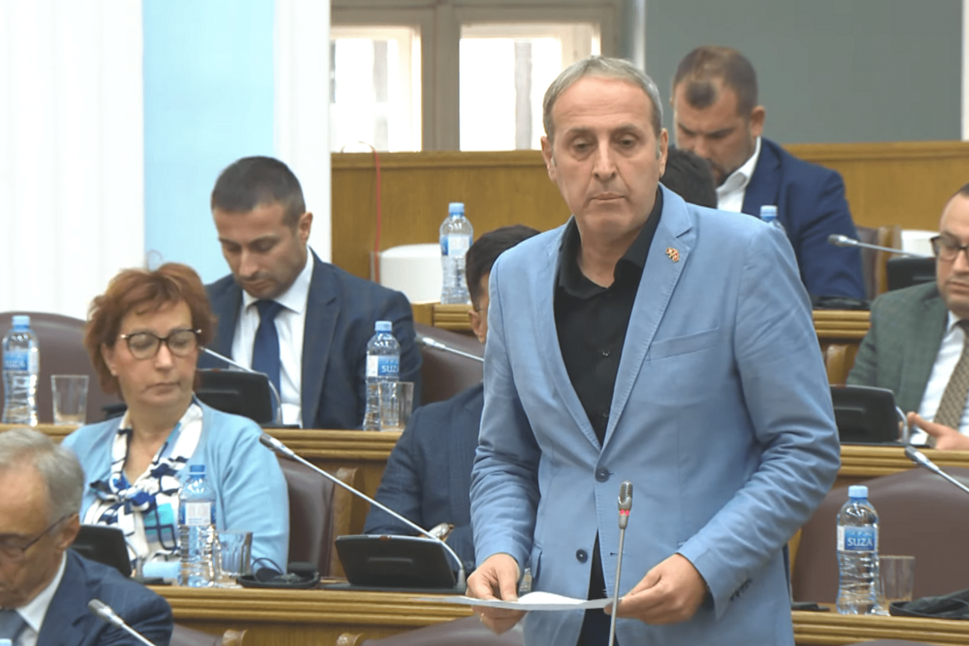 Fotografija 1: Popović: Poslanici SNS-a utiču na izbore u Budvi; Adžić: Ne možemo zabraniti boravak na osnovu nečijih simpatija