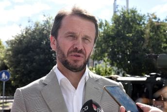 Konjević: Ohrabrujem SDT da do kraja ispita slučaj nestanka cigareta da vidimo ko su pokrovitelji švercerskih aktivnosti Konjević: Ohrabrujem SDT da do kraja ispita slučaj nestanka cigareta da vidimo ko su pokrovitelji švercerskih aktivnosti