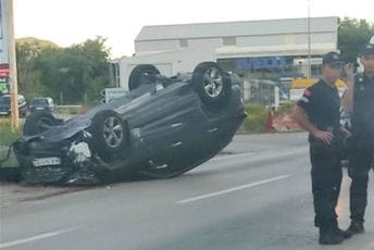 Dvije osobe lakše povrijeđene u nezgodi na putu Budva - Tivat