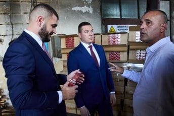 SDT steže obruč: Milošević pao, Adžić na meti SDT steže obruč: Milošević pao, Adžić na meti