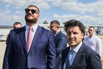 Demokrate zaštitari URA-e: ANB čuva tajnu o državnoj krađi 5.001 paketa cigareta Demokrate zaštitari URA-e: ANB čuva tajnu o državnoj krađi 5.001 paketa cigareta