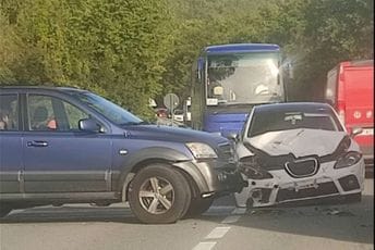 Udes na magistralnom putu Podgorica - Cetinje: Saobraća se naizmjenično Udes na magistralnom putu Podgorica - Cetinje: Saobraća se naizmjenično