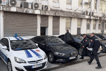 U SDT-u počela saslušanja službenika Uprave prihoda i carina: Saveljiću i Ivanoviću zadržavanje do 72 sata U SDT-u počela saslušanja službenika Uprave prihoda i carina: Saveljiću i Ivanoviću zadržavanje do 72 sata