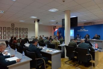 Perović: Resor odbrane se intenzivno bavi usavršavanjem vojnika i obrazovanjem kadeta na najboljim akademijama Perović: Resor odbrane se intenzivno bavi usavršavanjem vojnika i obrazovanjem kadeta na najboljim akademijama