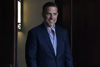 Bajdenov sin pred optužnicom za utaju poreza i davanje lažne izjave Bajdenov sin pred optužnicom za utaju poreza i davanje lažne izjave