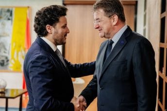 Abazović sa Lajčakom: EU proces je iznad dnevne politike i reforme u društvu moramo sprovesti brzo Abazović sa Lajčakom: EU proces je iznad dnevne politike i reforme u društvu moramo sprovesti brzo