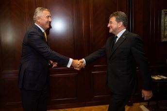 Đukanović Lajčaku kazao kako su izbori jedino rješenje u Crnoj Gori Đukanović Lajčaku kazao kako su izbori jedino rješenje u Crnoj Gori