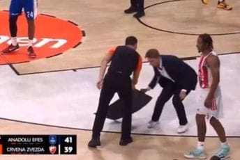 Dio krova pao pored košarkaša Zvezde (Video) Dio krova pao pored košarkaša Zvezde (Video)