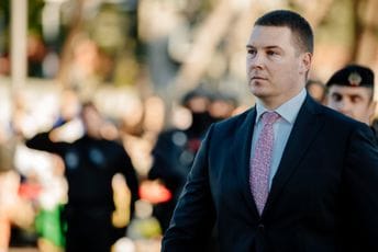 Agent tvrdi da je Adžić pravio pritisak na Miloševića da preuzme odgovornost Agent tvrdi da je Adžić pravio pritisak na Miloševića da preuzme odgovornost