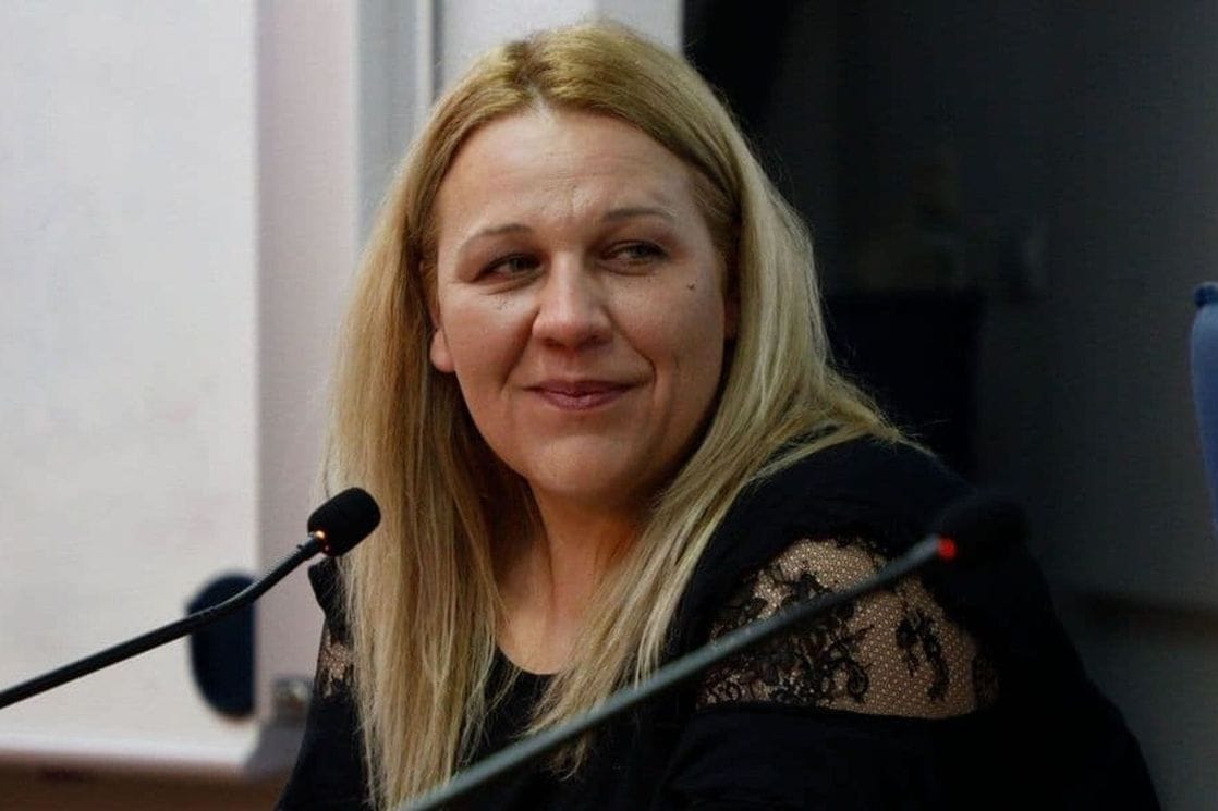 Pridružila se kolegama: Erjavšek vratila nagradu Društvu crn