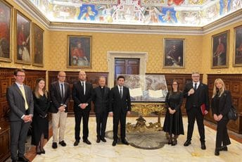 Abazović posjetio Apostolsku biblioteku: Izloženi manuskripti od istorijske važnosti za Crnu Goru Abazović posjetio Apostolsku biblioteku: Izloženi manuskripti od istorijske važnosti za Crnu Goru