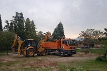 Počeli radovi na izgradnji dječijeg igrališta u Ulici Radosava Burića Počeli radovi na izgradnji dječijeg igrališta u Ulici Radosava Burića