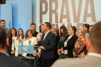 Eraković: Nećemo dozvoliti da zapečate Tivat, kao što ni izdajnicima i zastupnicima interesa tuđih država nijesmo dozvolili da unište Crnu Goru Eraković: Nećemo dozvoliti da zapečate Tivat, kao što ni izdajnicima i zastupnicima interesa tuđih država nijesmo dozvolili da unište Crnu Goru