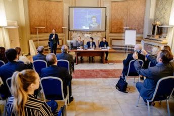 Abazović promovisao autorsku knjigu na Univerzitetu Lumsa u Rimu Abazović promovisao autorsku knjigu na Univerzitetu Lumsa u Rimu