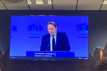 Varhelji: Ugovor sa SPC nije imao negativan uticaj, političari da se okrenu stvarnim problemima Varhelji: Ugovor sa SPC nije imao negativan uticaj, političari da se okrenu stvarnim problemima