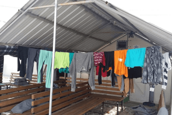 Kasnila revizija: Crna Gora ostala bez 400.000 za rekonstrukciju Karaule Božaj Kontejnersko naselje kapaciteta do 60 mjesta: Božaj