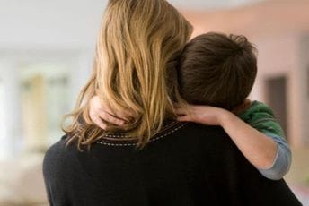 Očevi ne daju majkama da gledaju djecu Očevi ne daju majkama da gledaju djecu