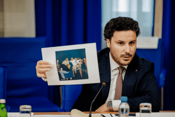 Abazović fotografiju dobio od „škaljarca“ koji je u zatvoru? Abazović fotografiju dobio od „škaljarca“ koji je u zatvoru?