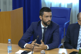 Živković o inicijatici DF-a: Predizborni marketing i pokušaj da parlament pretvore u cirkus Živković o inicijatici DF-a: Predizborni marketing i pokušaj da parlament pretvore u cirkus