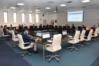 Za upis na doktorske studije 135 mjesta, odluka o naknadi u proceduri Za upis na doktorske studije 135 mjesta, odluka o naknadi u proceduri