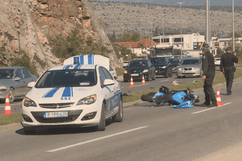 Podgorica: Dvije osobe povrijeđene nakon pada sa motocikla Podgorica: Dvije osobe povrijeđene nakon pada sa motocikla