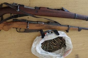 Policija pretresla stan Kolašinca, pronašli dvije puške i municiju Policija pretresla stan Kolašinca, pronašli dvije puške i municiju