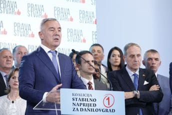 Đukanović: Vladajuća većina dvije godine pokušava da Crnu Goru preobrati u srpsku državu Đukanović: Vladajuća većina dvije godine pokušava da Crnu Goru preobrati u srpsku državu