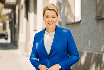 Gradonačelnica Berlina podržala Vukovića: "Puno uspjeha za napredak, socijaldemokratiju i održive politike" Gradonačelnica Berlina podržala Vukovića: "Puno uspjeha za napredak, socijaldemokratiju i održive politike"