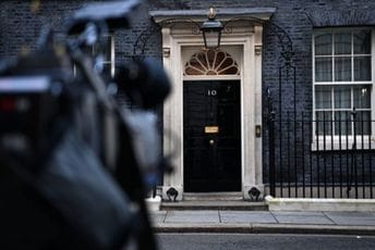 Sumnjiv paket ostavljen u blizini kuće premijerke Tras, cijela ulica blokrana Sumnjiv paket ostavljen u blizini kuće premijerke Tras, cijela ulica blokrana