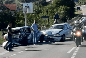 Podgorica: U saobraćajnoj nesreći jedna osoba poginula, četvoro povrijeđenih Podgorica: U saobraćajnoj nesreći jedna osoba poginula, četvoro povrijeđenih