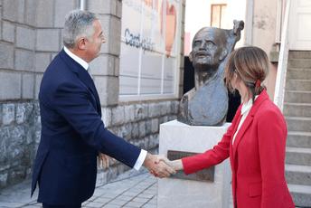 Đukanović: Ime Starca Milije simbol za veličanstvene stihove usmene literature kod Crnogoraca Đukanović: Ime Starca Milije simbol za veličanstvene stihove usmene literature kod Crnogoraca