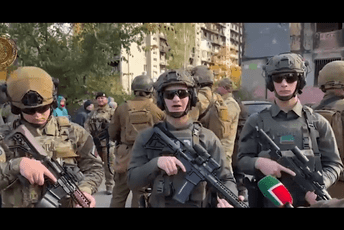 Maloljetni sinovi Ramzana Kadirova stigli u Ukrajinu: Poziraju u uniformama i s puškama pred kamerama Maloljetni sinovi Ramzana Kadirova stigli u Ukrajinu: Poziraju u uniformama i s puškama pred kamerama