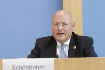 Šef njemačke službe za sajber bezbednost smijenjen zbog izvještaja o navodnoj povezanosti sa Rusijom Šef njemačke službe za sajber bezbednost smijenjen zbog izvještaja o navodnoj povezanosti sa Rusijom