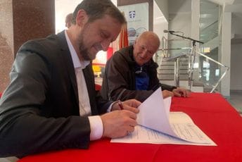 Kovačević potpisao ugovore sa sportskim klubovima: Finansijsku podršku uvećali smo 90 odsto Kovačević potpisao ugovore sa sportskim klubovima: Finansijsku podršku uvećali smo 90 odsto