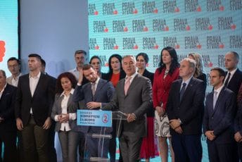 Đukanović: Kad bih kojim slučajem sišao s uma, uvijek bih prije izabrao DF nego URU Đukanović: Kad bih kojim slučajem sišao s uma, uvijek bih prije izabrao DF nego URU