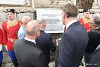 Ivezić: Abazović samo deklarativno podržava postavljanje spomen-ploče u Morinju Ivezić: Abazović samo deklarativno podržava postavljanje spomen-ploče u Morinju