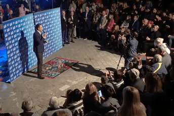 Pogledajte dio atmosfere sa mini konvencije Pokreta "Svi za naš GRAD" za građane MZ Drač, Stara varoš i 19. decembar Pogledajte dio atmosfere sa mini konvencije Pokreta "Svi za naš GRAD" za građane MZ Drač, Stara varoš i 19. decembar