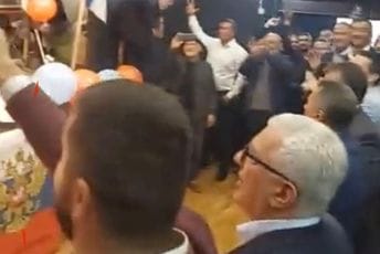 Na skupu DF-a isticana i ruska zastava Na skupu DF-a isticana i ruska zastava