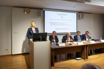 Vukčević: Ne može se iz ustavne krize izaći neustavnim potezima; Radulović: Sporna tumačenja Ustava pokriće za političke akcije Vukčević: Ne može se iz ustavne krize izaći neustavnim potezima; Radulović: Sporna tumačenja Ustava pokriće za političke akcije