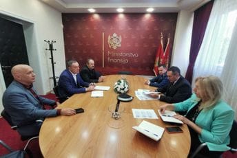 Damjanović: Od 1. januara zaposlenima u prosvjeti veće zarade za 15 odsto Damjanović: Od 1. januara zaposlenima u prosvjeti veće zarade za 15 odsto