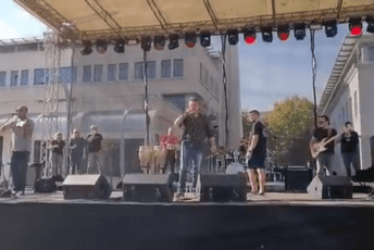 (VIDEO) Džiboni stigao u Podgoricu, večeras spektakl na Trgu nezavisnosti