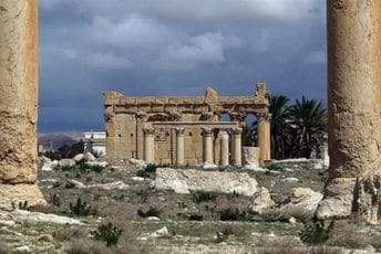 U sirijskoj Palmiri pronađena masovna grobnica žrtava Islamske države U sirijskoj Palmiri pronađena masovna grobnica žrtava Islamske države