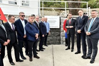 Ni ministara, ni ploče: Što se događa u Crnoj Gori?