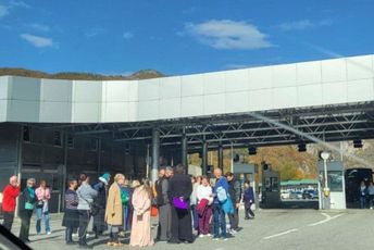 M portal: Popovi dočekuju birače na Dobrakovu M portal: Popovi dočekuju birače na Dobrakovu