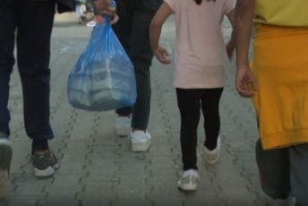 Žene Bara velikog srca nahrane preko 200 gladnih Žene Bara velikog srca nahrane preko 200 gladnih